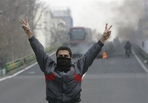 Лидер иранской оппозиции призвал продолжать акции протеста