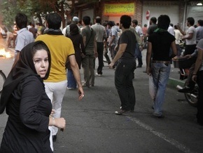 Иранская полиция проводит аресты людей, собравшихся на одном из кладбищ Тегерана