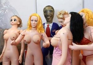 На китайской выставке сексуальных товаров представили резиновую куклу Барака Обамы