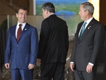 Буш назвал Медведева толковым парнем и не собирается лезть ему в душу