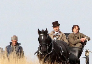 В интернете появились первые фото со съемок второго фильма про Шерлока Холмса