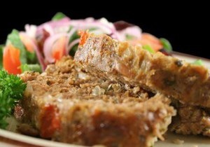 Рецепт: Мясной рулет с овощами