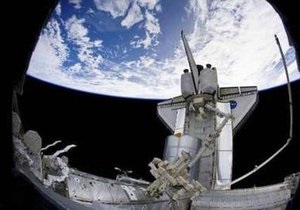 Астронавты Discovery могут совершить внеплановый выход в космос