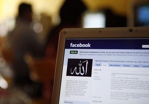 Власти Пакистана закрыли доступ к Facebook и YouTube