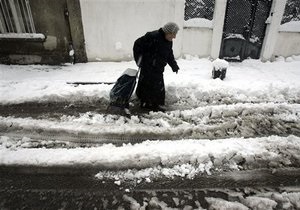 Попов поручил коммунальным службам убрать снег с дорог и улиц Киева до 26 января