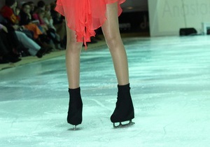 Модели на коньках. В рамках Ukrainian Fashion Week прошел ледовый показ
