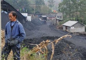 В затопленной китайской шахте оказались заблокированы 28 горняков
