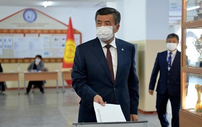 Криза у Киргизстані: президент не збирається йти у відставку