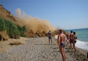 МЧС предупреждает об активизации оползней на крымских пляжах