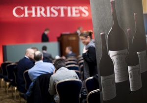На аукционе Christie s выручена рекордная сумма за бутылку вина