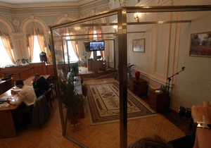 Батьківщина о суде над Тимошенко: Расставленные в стеклянной клетке фикусы заберите в Межигорье