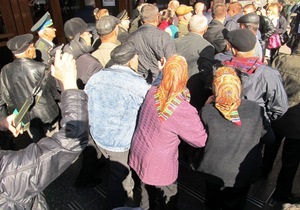Митингующие пенсионеры обратили в бегство мэра Черкасс