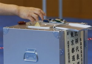 В Японии на выборах в верхнюю палату парламента победила правящая коалиция