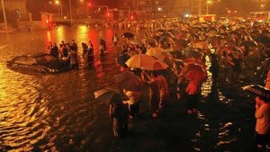 Число жертв ливневых дождей в Китае достигло 95 человек