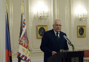 Президент Чехии во время визита в Чили украл ручку