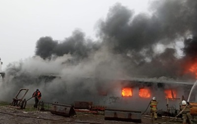 В пожаре на Тернопольщине сгорели два трактора, авто и тонна горючего