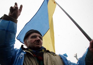 СМИ: В центре Киева 800 человек требуют отставки Кабмина и перевыборов Рады