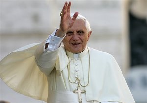 Отречение Папы Римского: Бенедикт XVI вышел на свою последнюю встречу с верующими