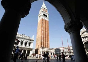 Итальянская организация просит запретить массовый туризм в Венеции