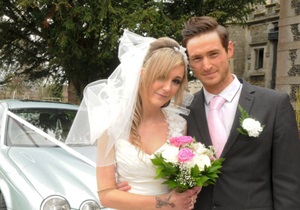 Новости Великобритании: Смертельно больной британке подруги организовали  брак на один день 