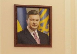 Экс-директор одной из школ Полтавской области заявляет, что его уволили за отказ повесить портрет Януковича