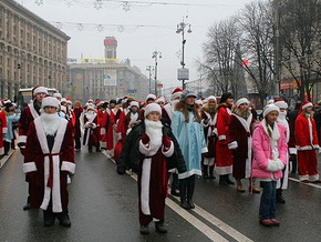 Сегодня на Крещатике прошел парад Дедов Морозов