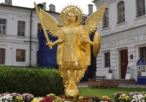 Завтра на Южную башню Софии Киевской начнут устанавливать статую Архистратига Михаила