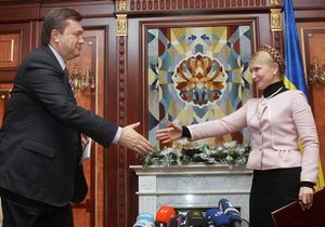 Тимошенко поздравила Януковича с днем рождения