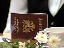 Посольство РФ отрицает массовую выдачу паспортов украинцам