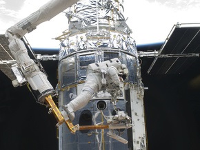 Астронавты NASA начали второй выход в открытый космос