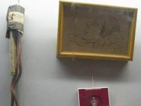 На аукцион выставлена веревка, на которой якобы повесился Сергей Есенин