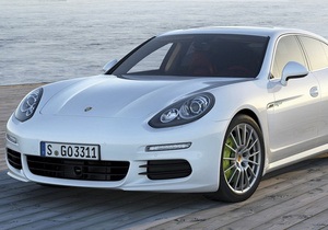 В Киеве представили новую версию седана Porsche Panamera