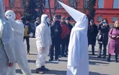 В Киеве прошел марш ковидоскептиков