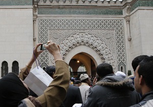 Во Франции по подозрению в подготовке теракта в мечети задержан военный