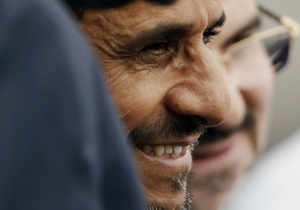 Ахмадинеджад назвал  ребячеством  планы Израиля бомбить Иран