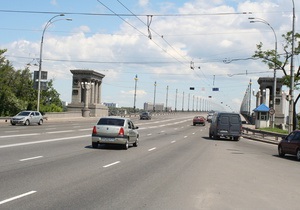 В Киеве на мосту Патона произошло ДТП при участии сотрудника милиции