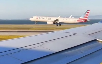 В США самолеты с пассажирами устроили гонку при посадке