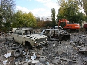 В Киеве застройщики снесли гаражный кооператив, повредив 60 автомобилей