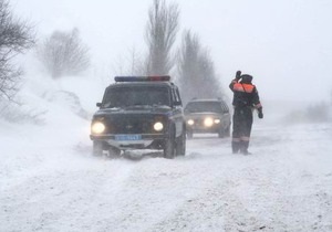 Снегопад парализовал сообщение между Донецком и Мариуполем