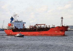 Оператор захваченного танкера с украинцами на борту ведет переговоры о его освобождении