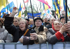 Под Радой собрались тысячи сторонников оппозиции и ПР: МВД перекрыло улицу Грушевского