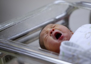 Треть женщин в мире рожают без врачей