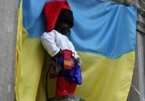 Писающего мальчика в Брюсселе оденут в украинский костюм