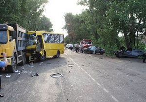 В Донецкой области произошло крупное ДТП с участием четырех транспортных средств