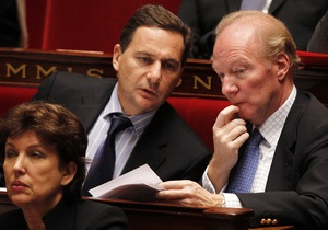 Французские парламентарии получили новогодние подарки из секс-шопа