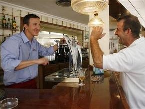Испанский бар призывает своих посетителей орать на официантов