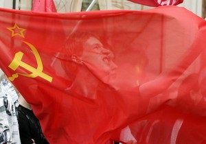 ВО Свобода требует отменить решение о вывешивании в Херсоне флагов СССР