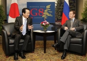 В Кремле не исключили скорую встречу Медведева с премьером Японии