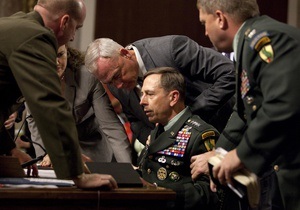 Глава Центрального командования ВС США упал в обморок во время слушаний в Сенате