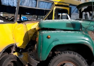 ДТП в Киеве с участием маршрутки и грузовика: пострадавшие намерены судиться с перевозчиком